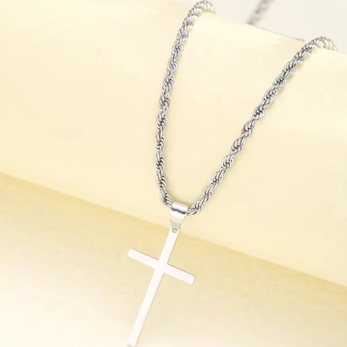 Collier Croix Minimaliste en Acier Inoxydable – Finition Dorée Unisexe