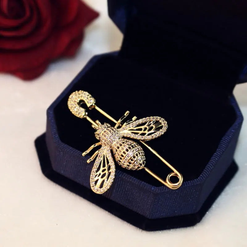 Broches de luxe en forme d'abeille