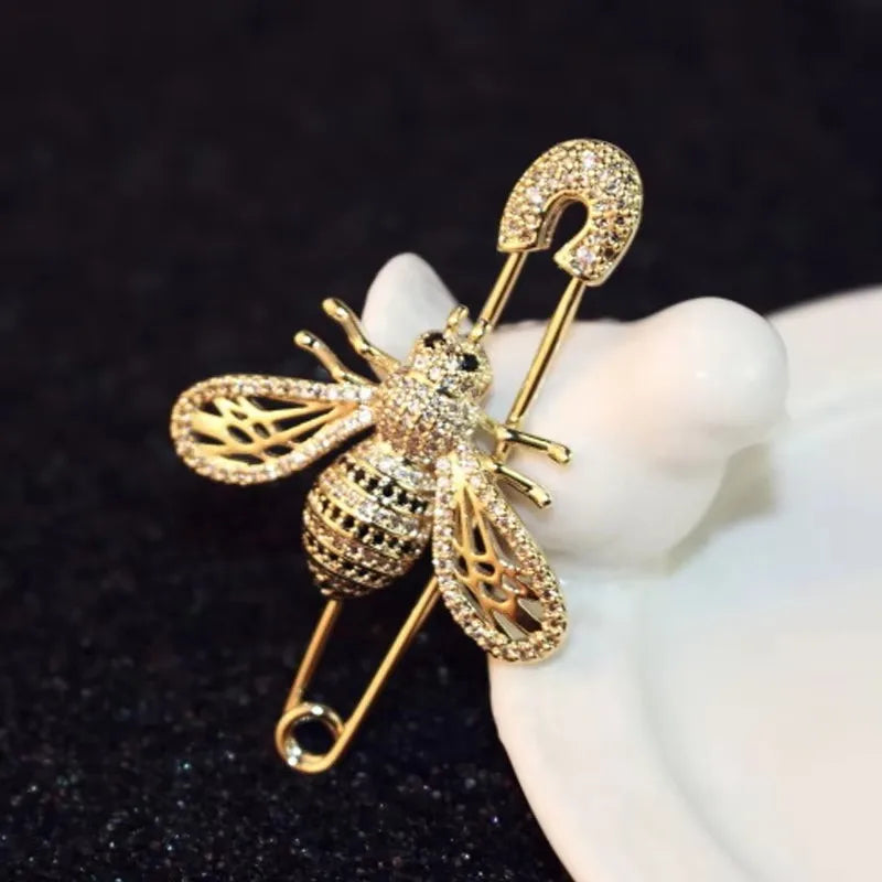 Broches de luxe en forme d'abeille